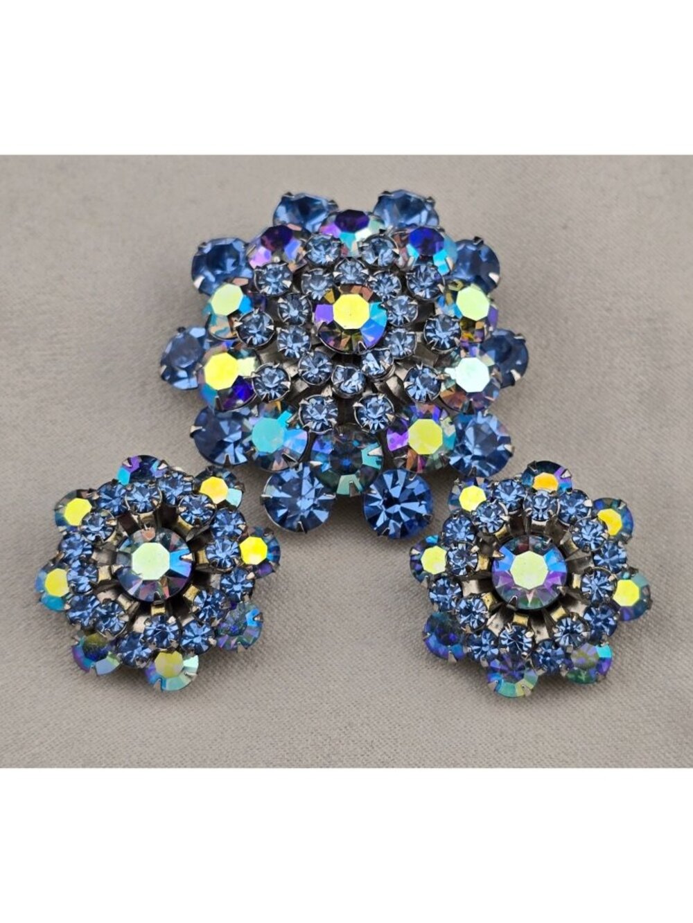 Vintage Weiss Blue Aurora Borealis Rhinestone Clip-On Earrings & Unsigned Brooch